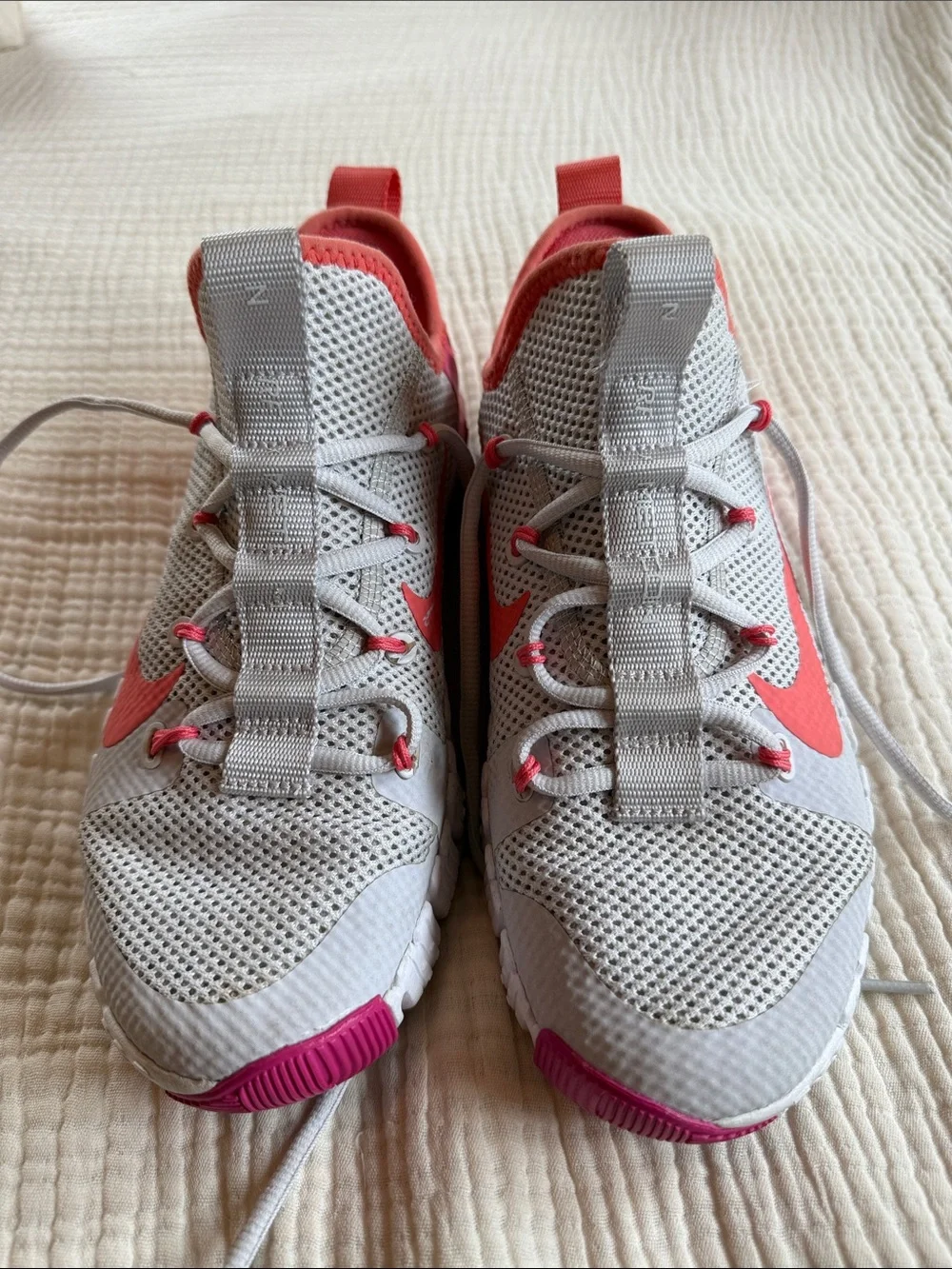 Nike Women’s Metcon White and Coral Athletic Running Shoes - Picture 6 of 6
